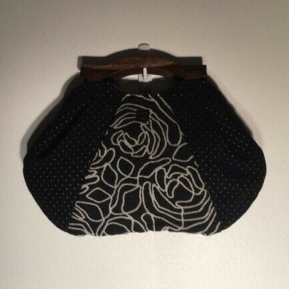 1154 Lill Studio Black/White Or Brown/Greens purse - Picture 1 of 5